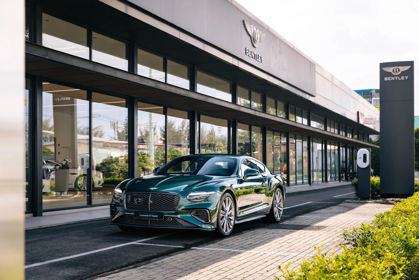 PON PHÚ THÁI MOBILITY TRỞ THÀNH ĐƠN VỊ PHÂN PHỐI CHÍNH HÃNG BENTLEY TẠI VIỆT NAM