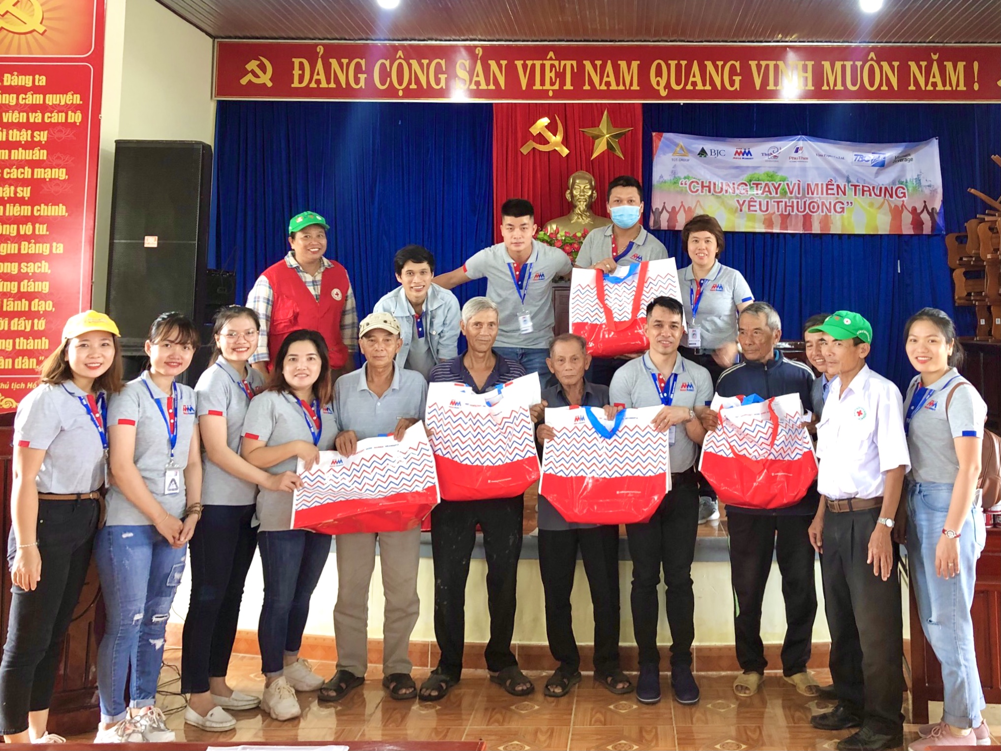 Phu Thai Group joins hands for the love of the Central region